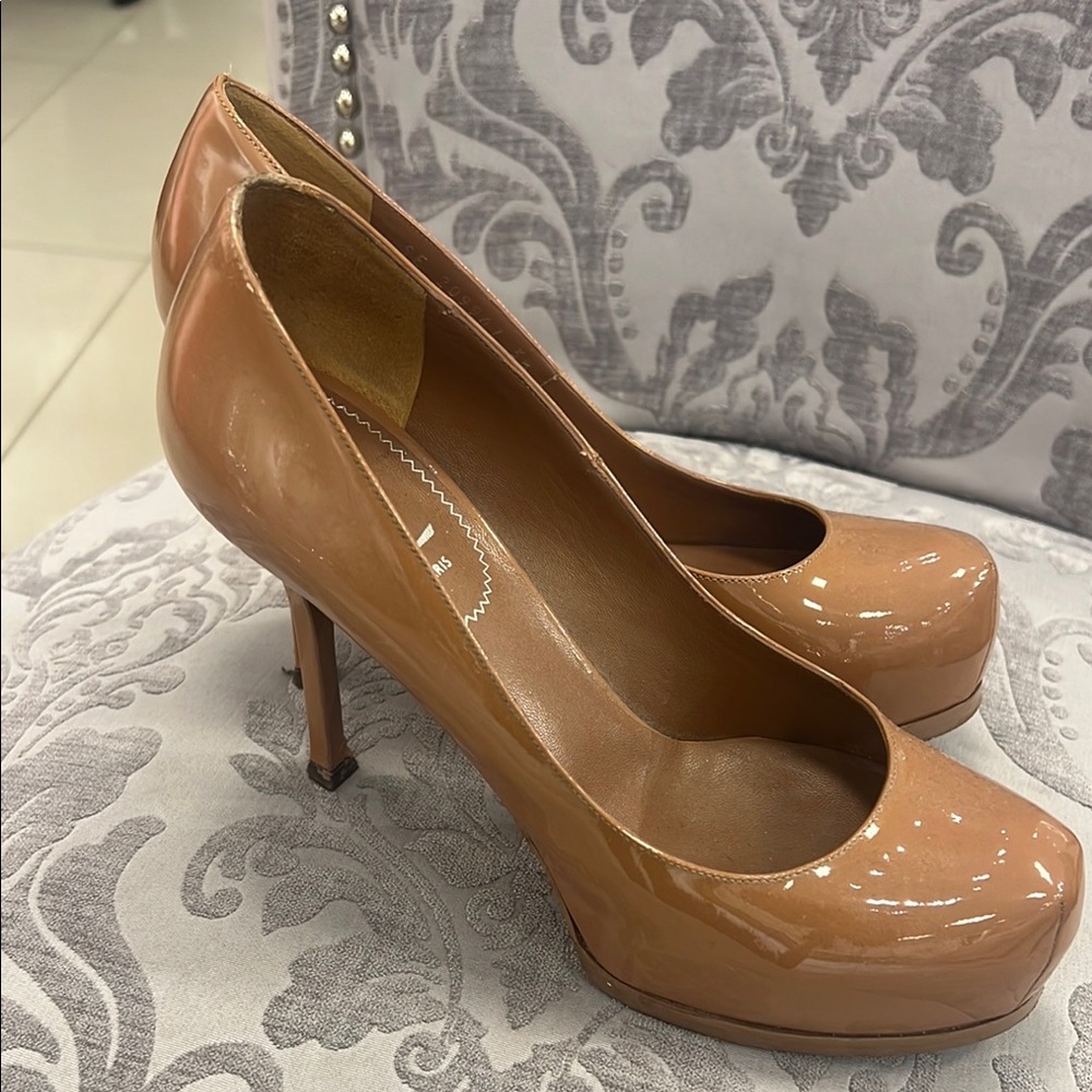 Elegant Tan High Heels ysl size 38 patent